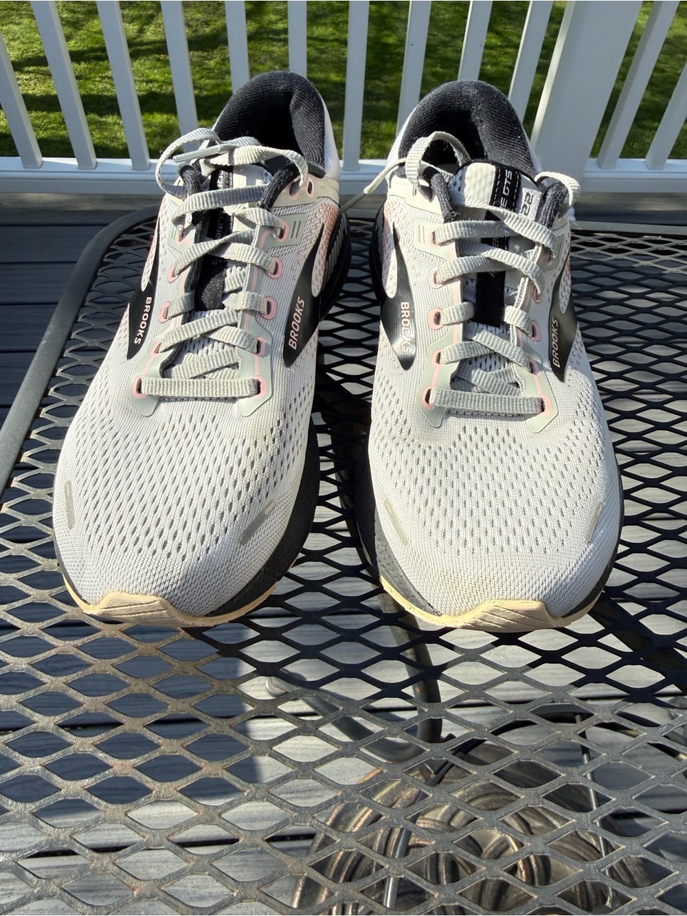 Brooks Adrenaline GTS women’s Running Shoes — Light Gray with Black Accents